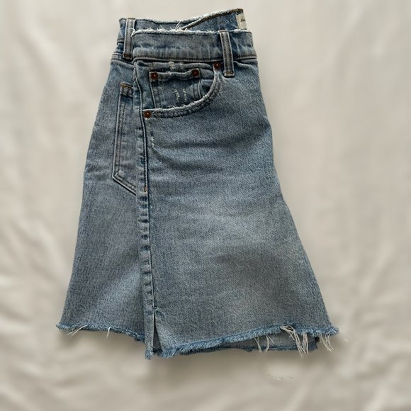 Abercrombie&Fitch Women's High Rise 7 Inch Jean Shorts (27) - Picture 3 of 7